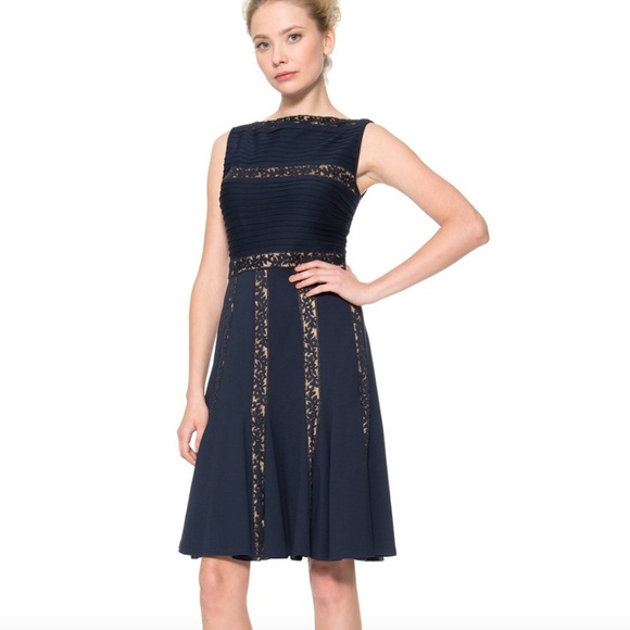 Excellent Tadashi Shoji Pintuck Jersey and Lace Dress in Navy Nude Size Small S - Picture 1 of 10